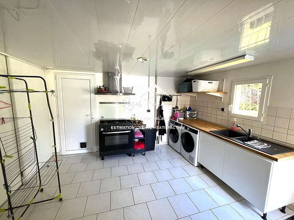 Buanderie/arrière cuisine - Maison à CHATELLERAULT