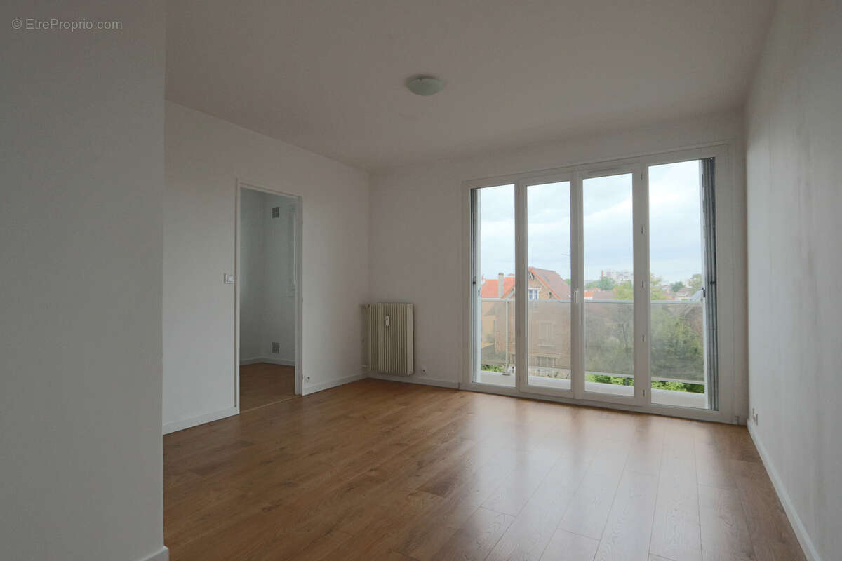 Appartement à LES PAVILLONS-SOUS-BOIS