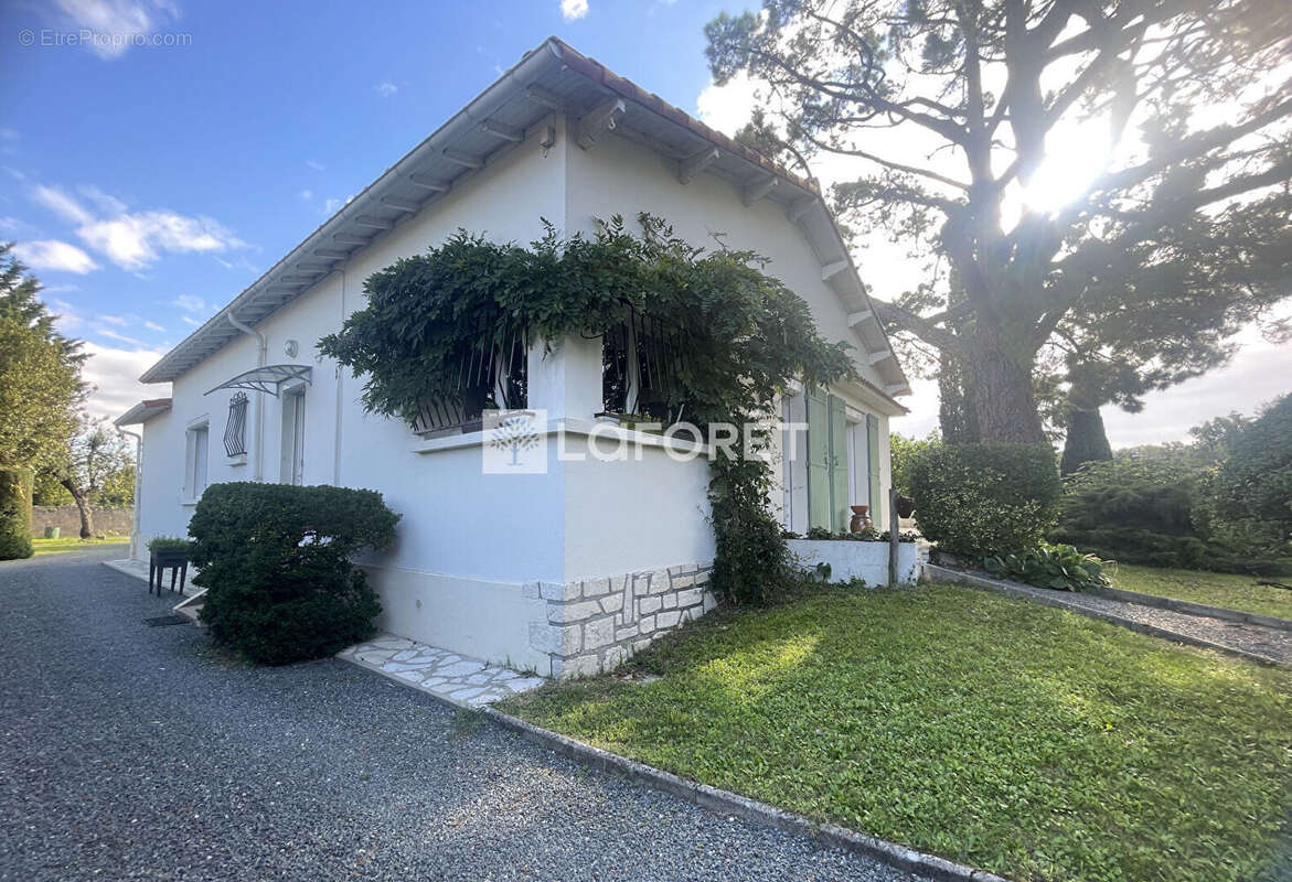 Maison à L&#039;EGUILLE