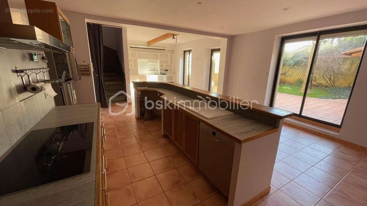 Belle narbonnaise lumineuse et genereuse , 4 chambres, garage et jardin - photo 8