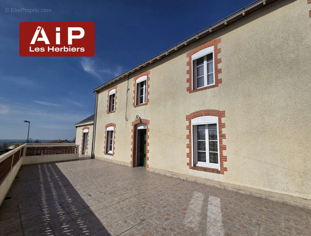 Maison à LES HERBIERS