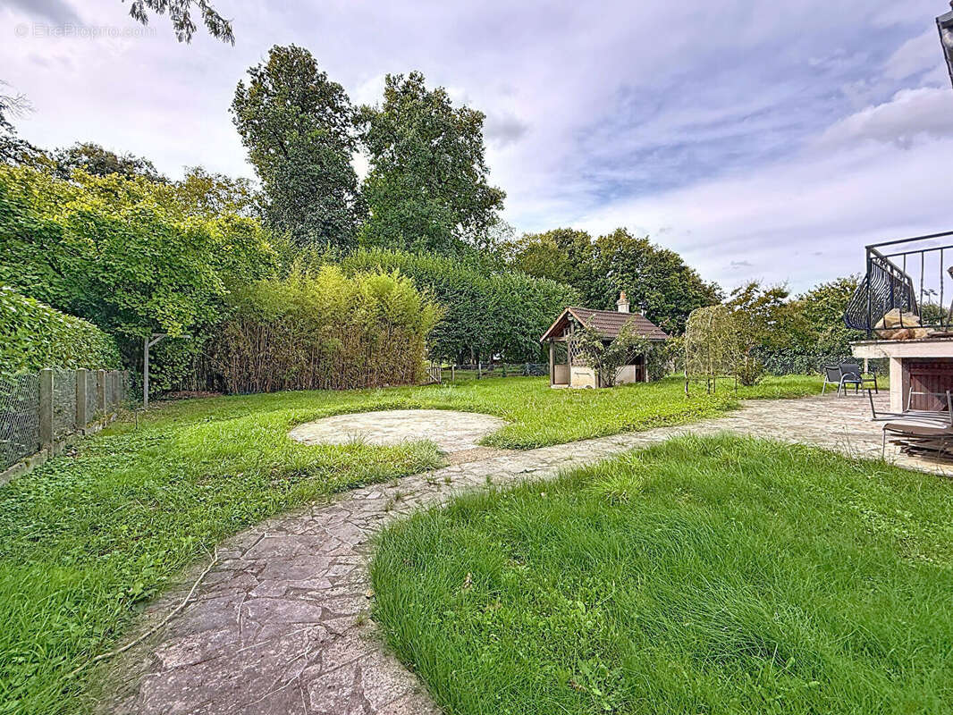 Maison à CHOUZY-SUR-CISSE