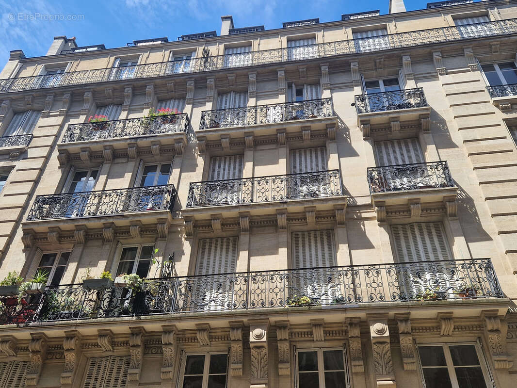 Appartement à PARIS-17E