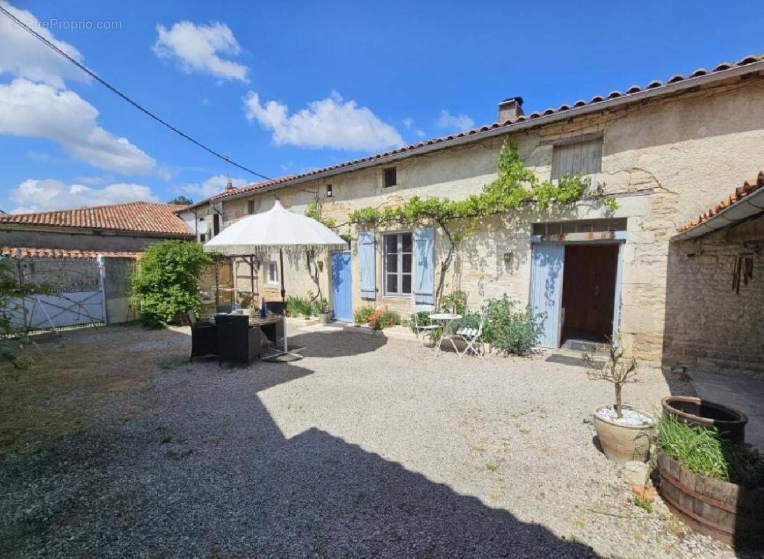 Maison à VILLEFAGNAN