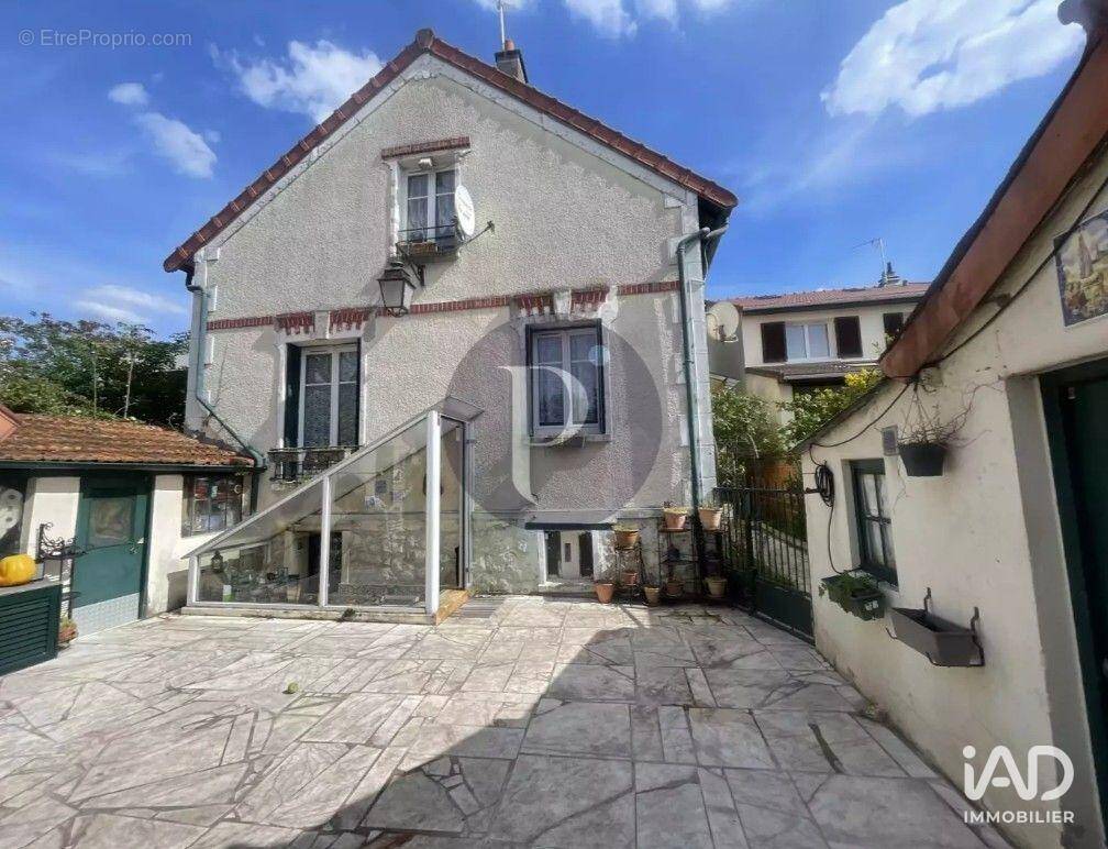 Photo 1 - Maison à SAINT-MAUR-DES-FOSSES