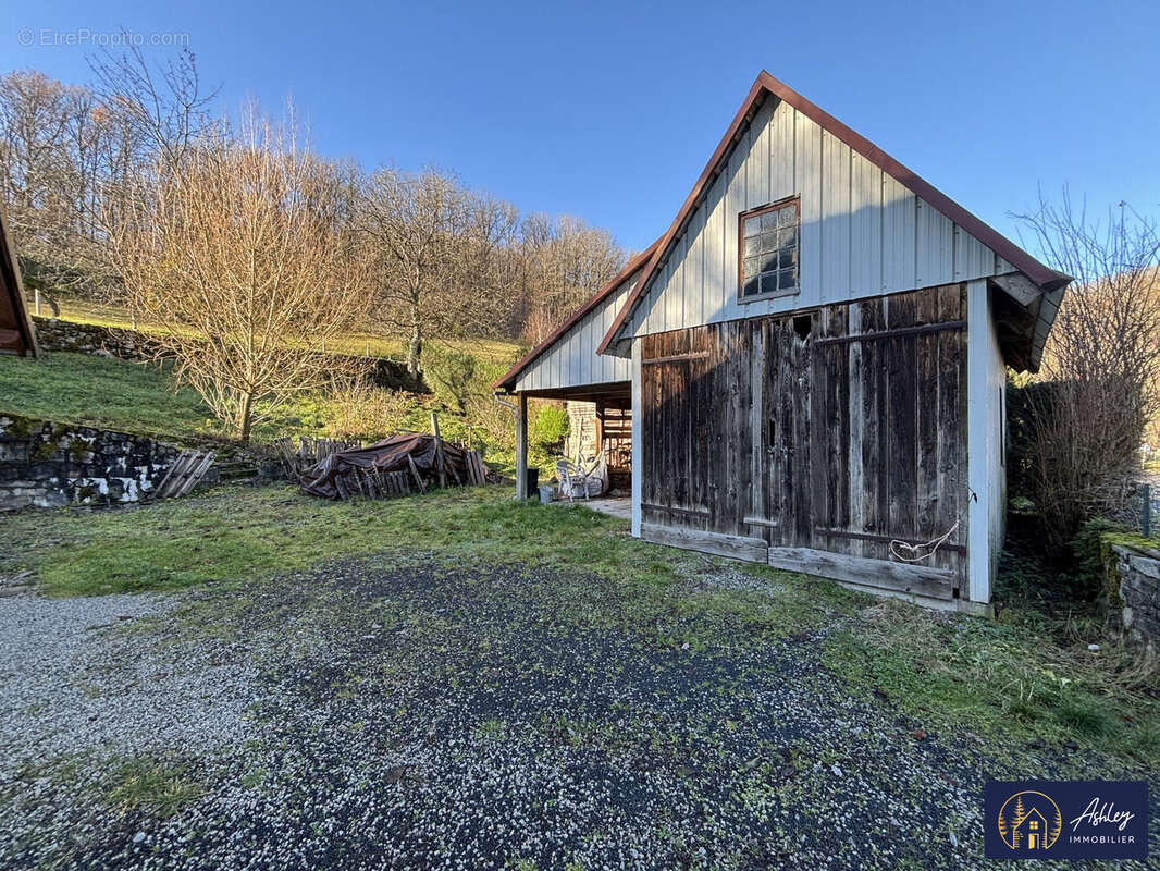 Maison 4 pièces CHAMPS SUR TARENTAIN - Maison à CHAMPS-SUR-TARENTAINE-MARCHAL