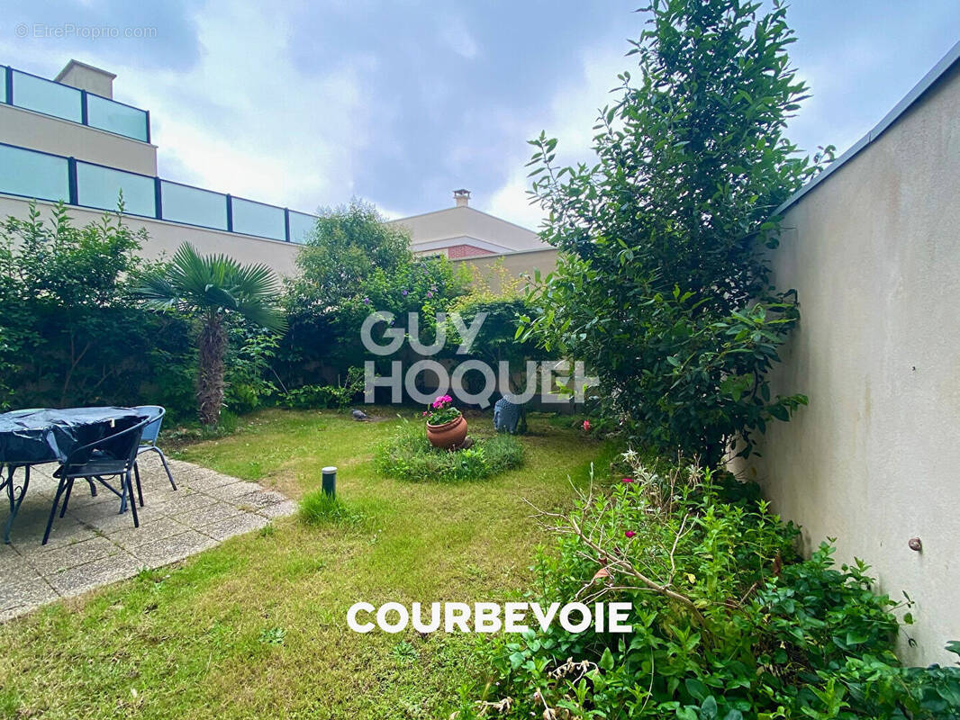 Appartement à COURBEVOIE