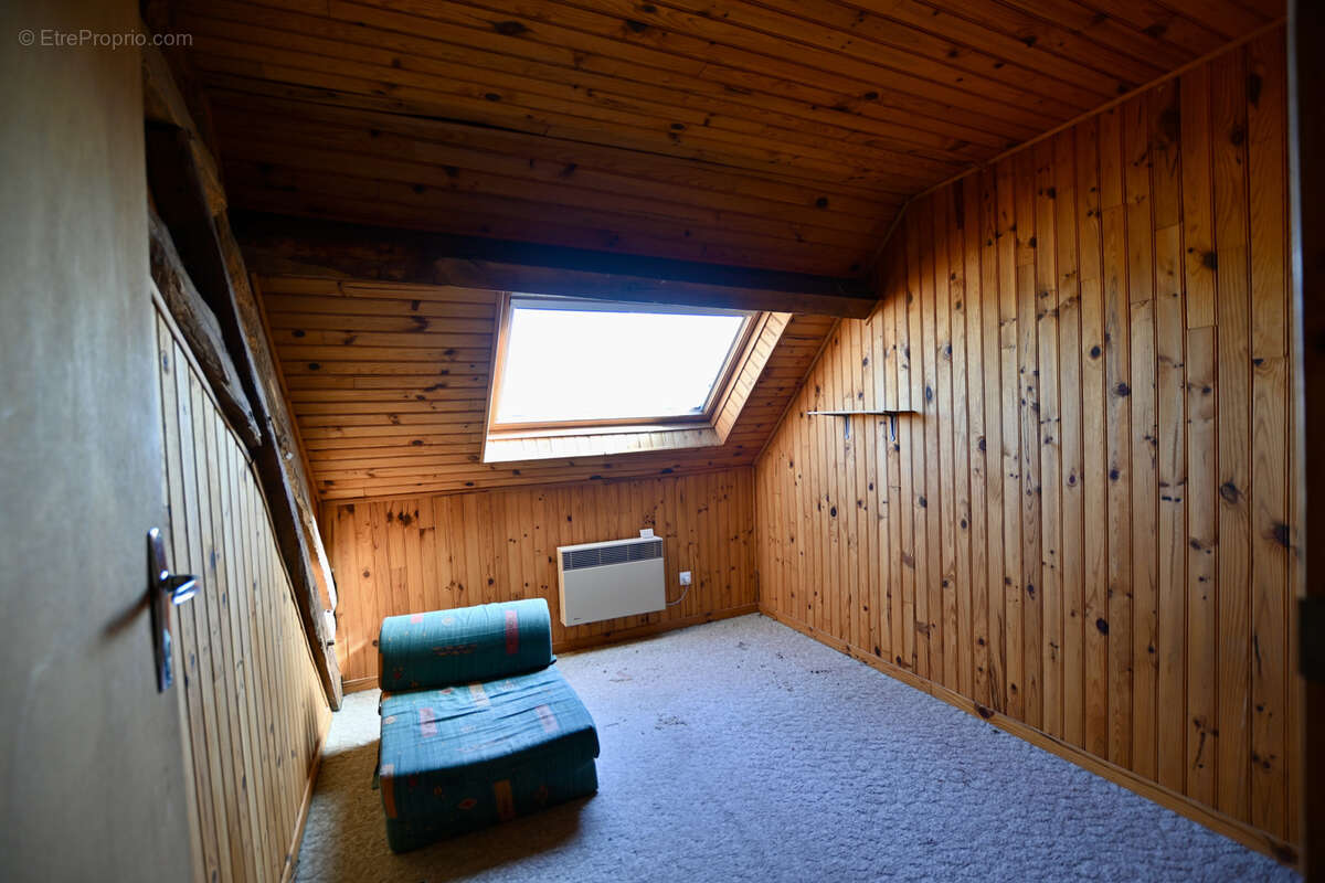 Commerce à QUARRE-LES-TOMBES