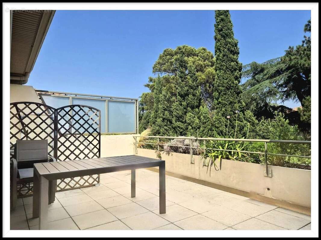 Appartement à BAGNOLS-SUR-CEZE