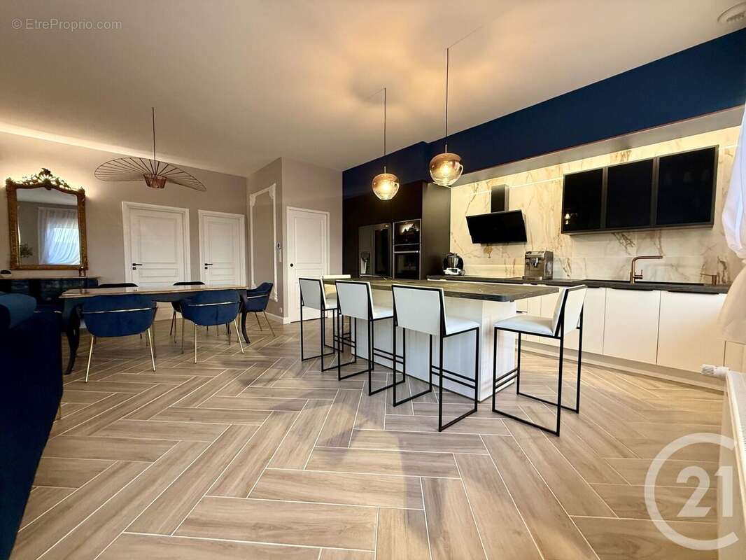 Appartement 102 m² à La Chapelle-Naude  - photo 3