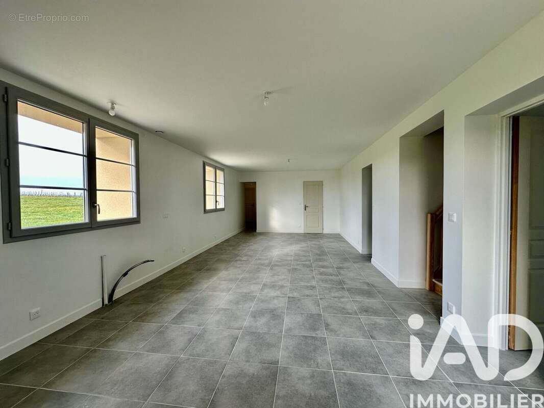 Maison 191 m² à Faleyras  - photo 5