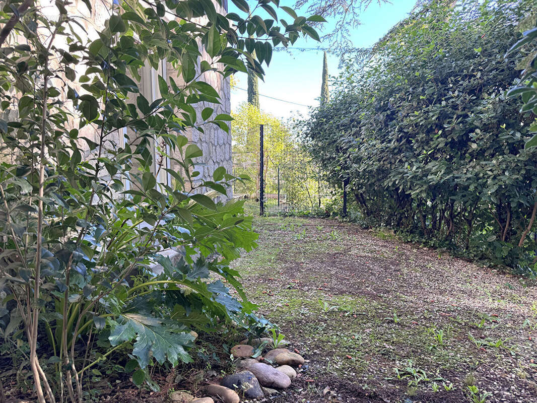 Appartement à VILLENEUVE-LES-AVIGNON