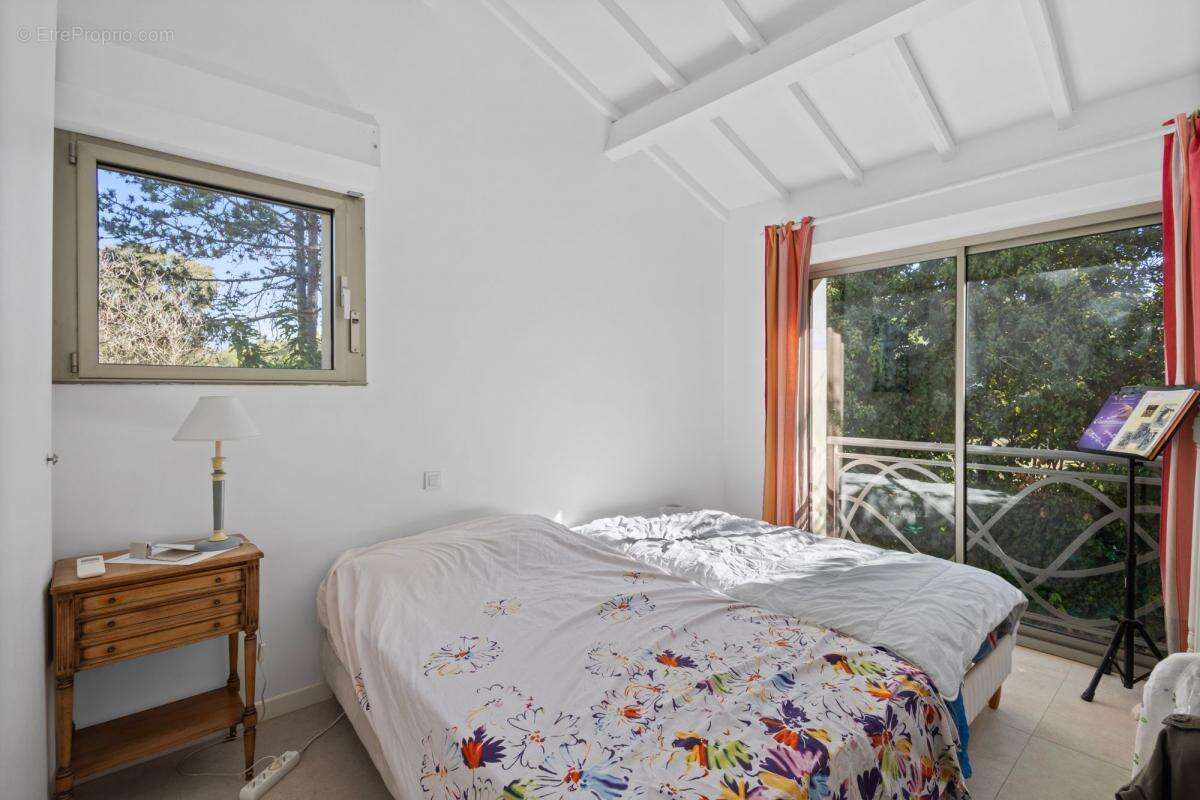 Maison à SAINT-CLEMENT-DE-RIVIERE