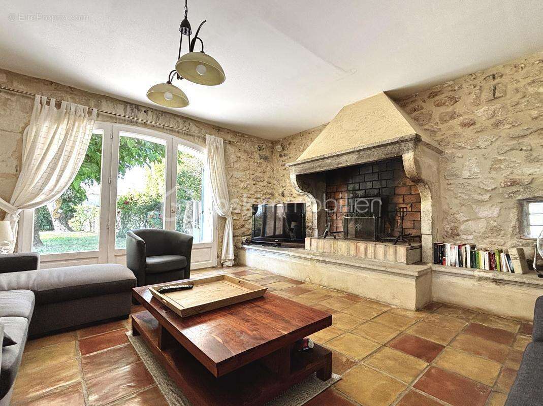 Maison à SAINT-RESTITUT