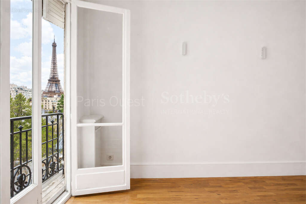 Appartement à PARIS-16E