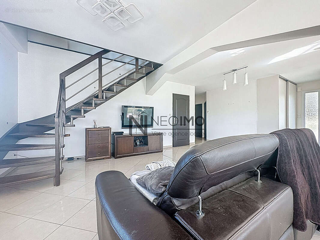 Maison à NEUFCHATEAU