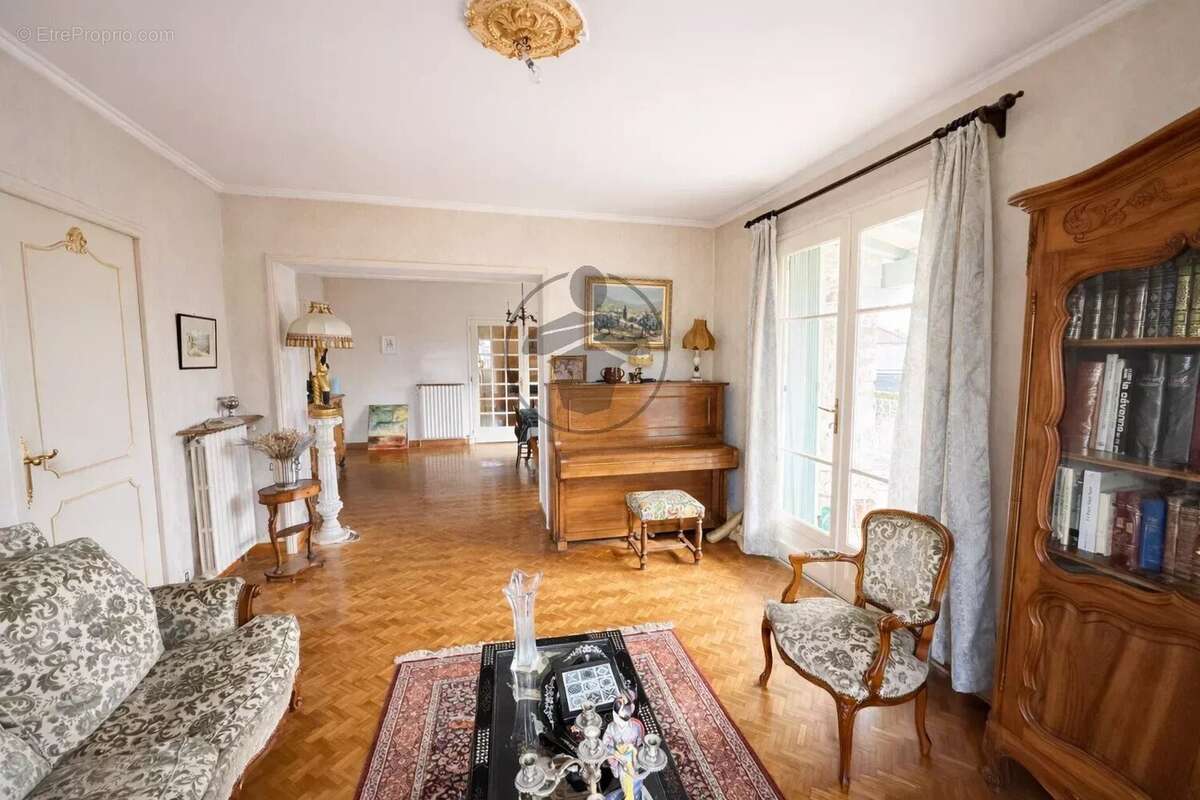 Elégante bâtisse bourgeoise - Alès - photo 2