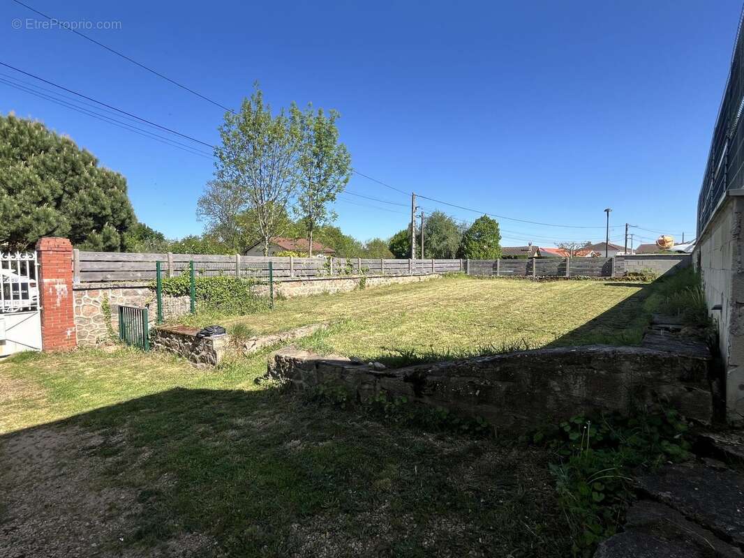 Maison 165 m² à Saint-Etienne-Des-Oullieres  - photo 9