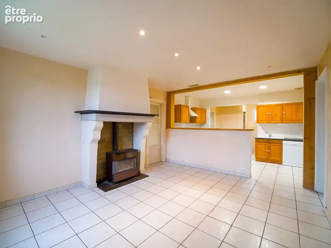 Maison avec beau terrain et grange - photo 2