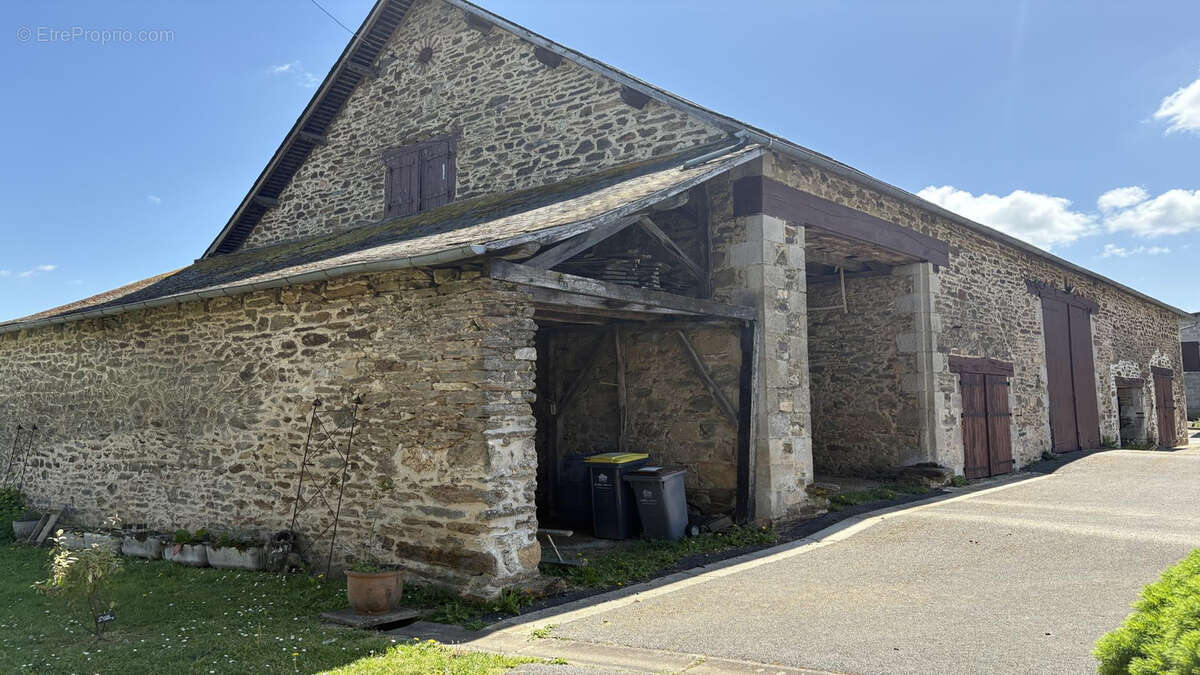 Proche pompadour grande maison avec dependances - photo 4