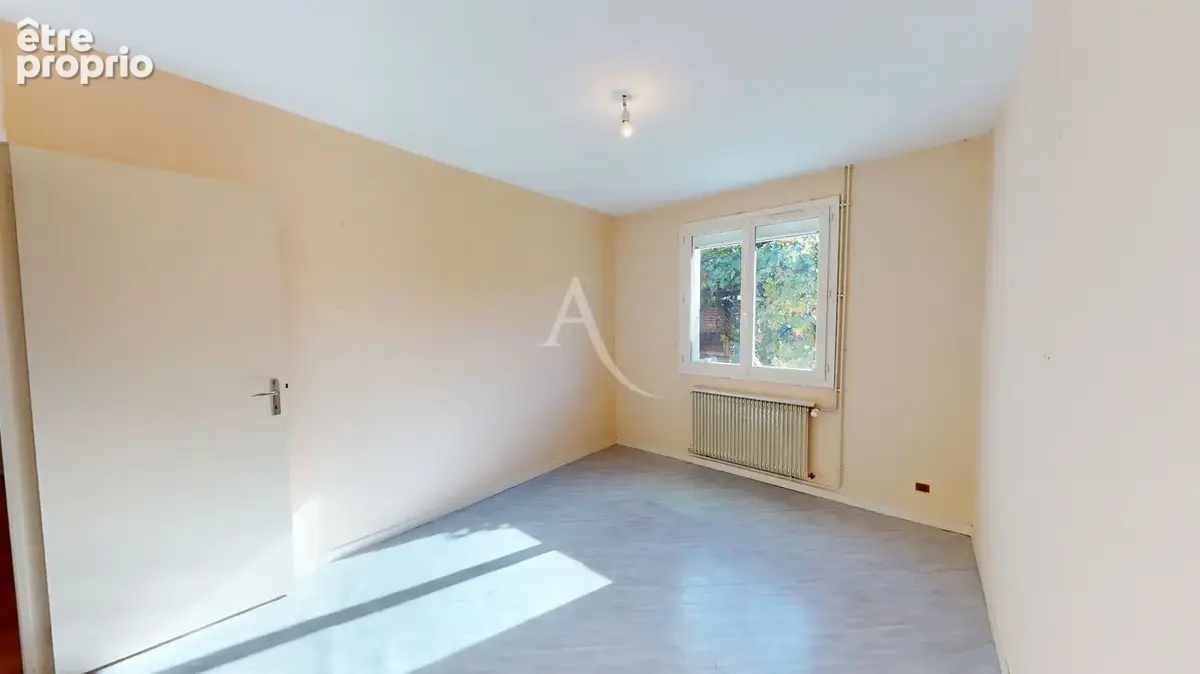 Maison de plain-pied à vendre à Chécy, 3 chambres, garage, dépendance et terrasse - photo 8