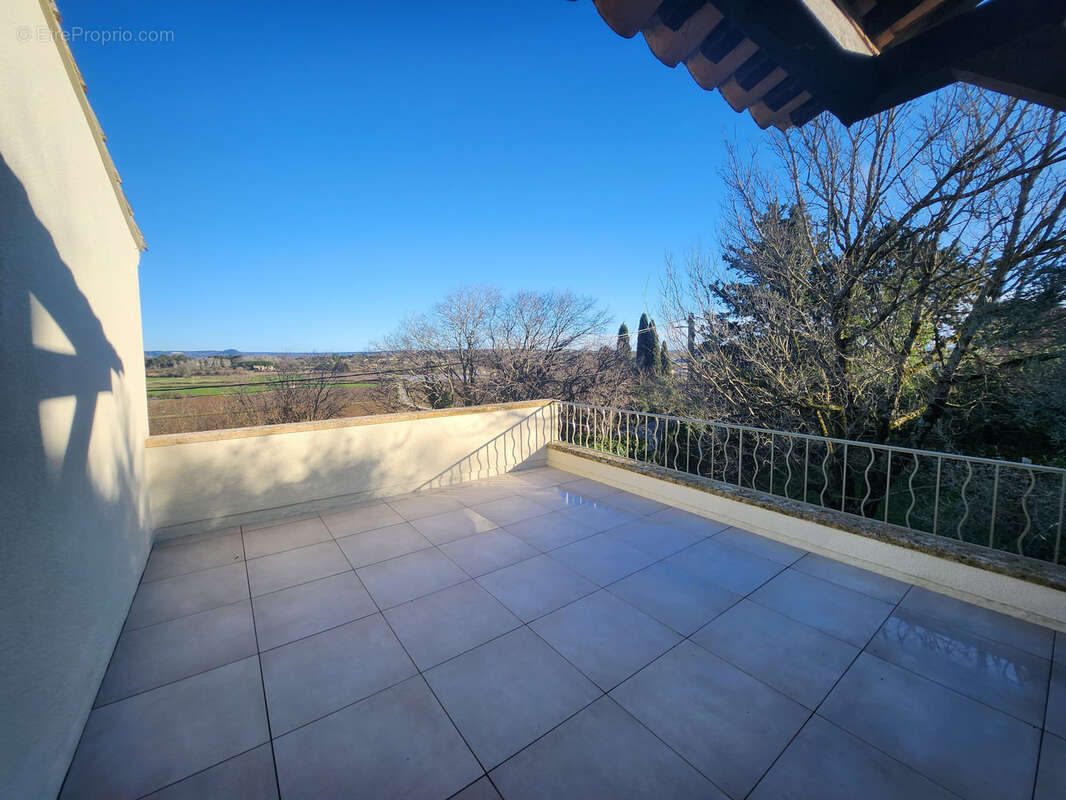 Maison à MONTAREN-ET-SAINT-MEDIERS