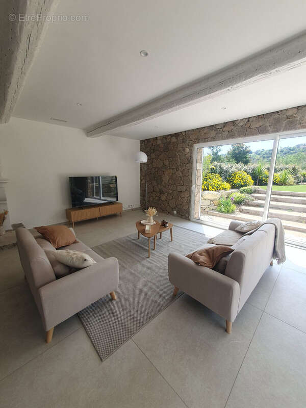 Maison à PLAN-DE-LA-TOUR