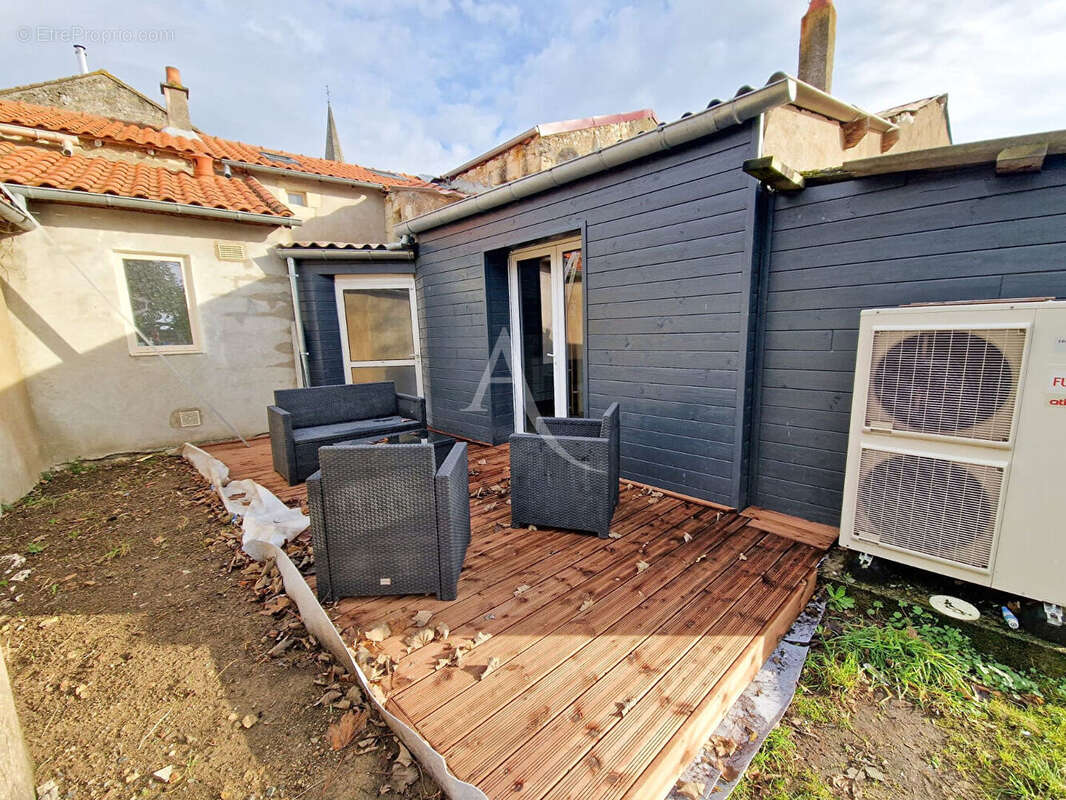 Maison à LE PUY-NOTRE-DAME