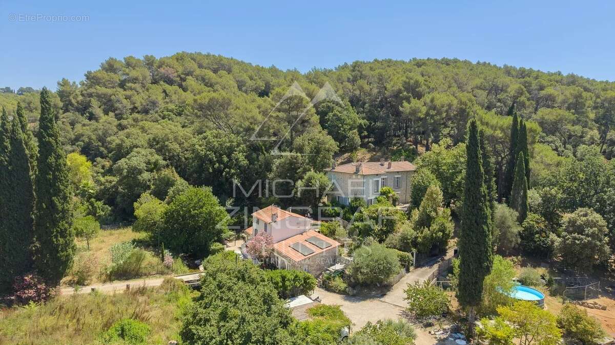 Maison à LA ROQUETTE-SUR-SIAGNE