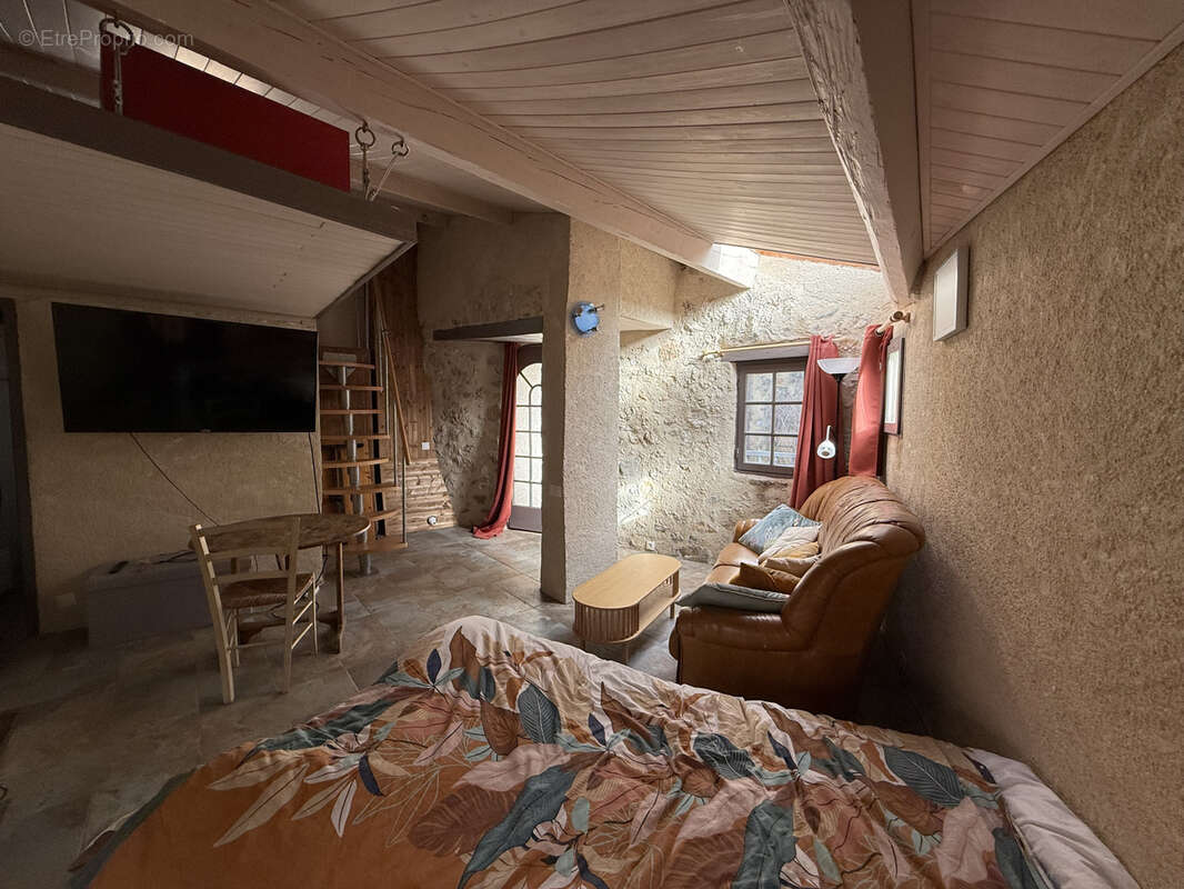 Maison à SAINT-GUILHEM-LE-DESERT