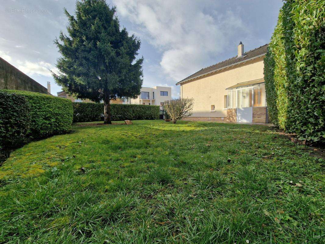 Maison à VAIRES-SUR-MARNE