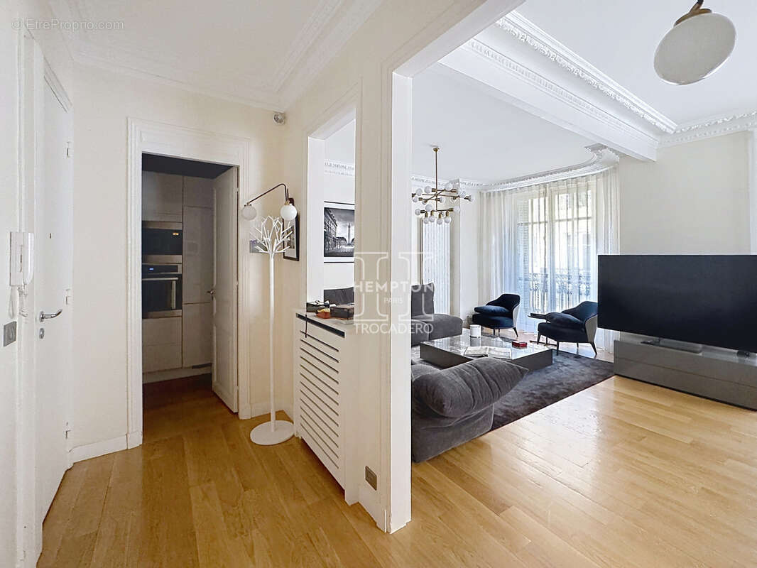 Appartement à PARIS-16E
