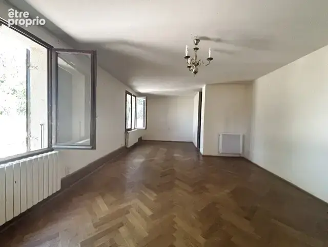 AUXY, confortable pavillon de 200m2, 4 chambres, 2 salons, garage et grand jardin clos. - photo 12