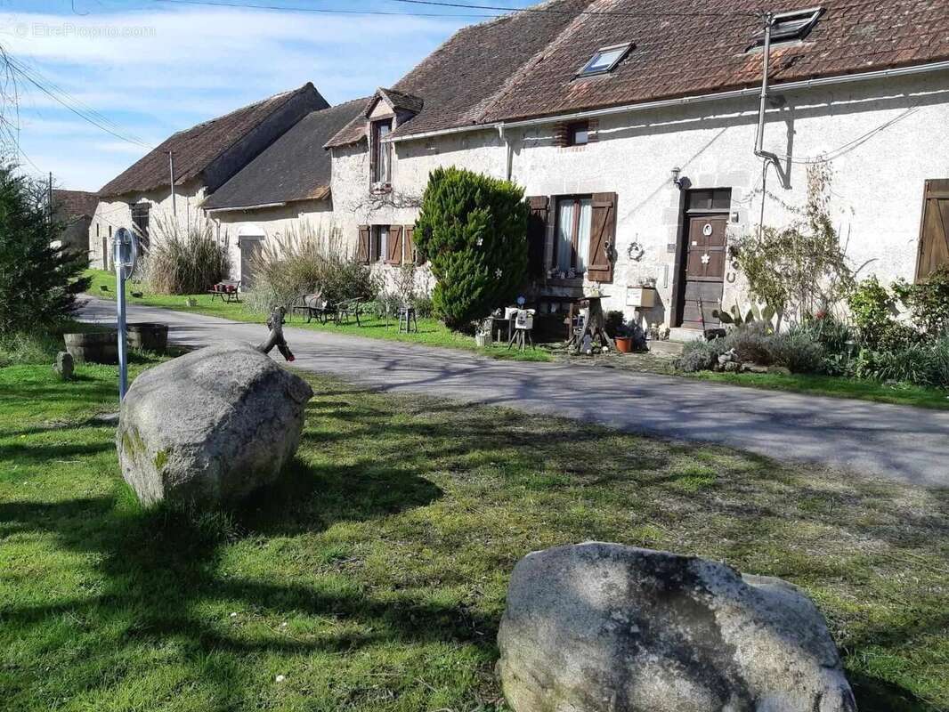 Maison à SAINT-LEGER-MAGNAZEIX