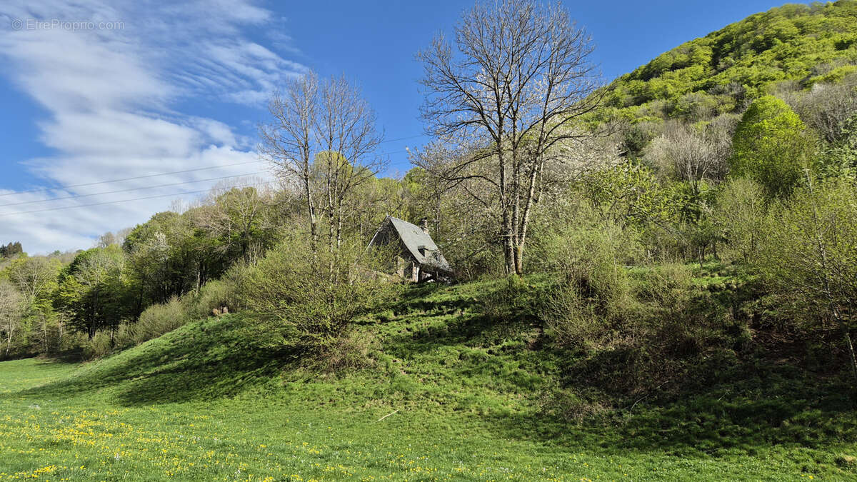 Maison à MANDAILLES-SAINT-JULIEN