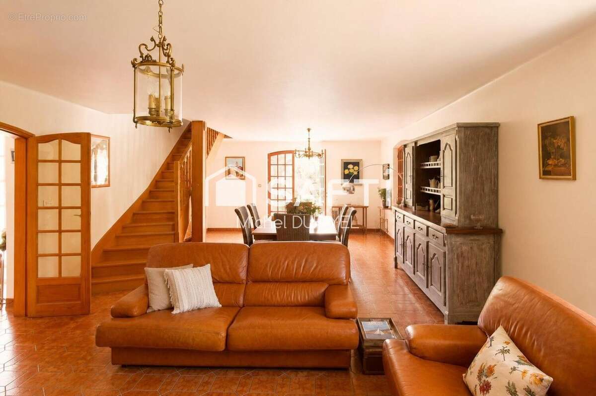 Maison 176 m² à Bagnols-En-Foret  - photo 5