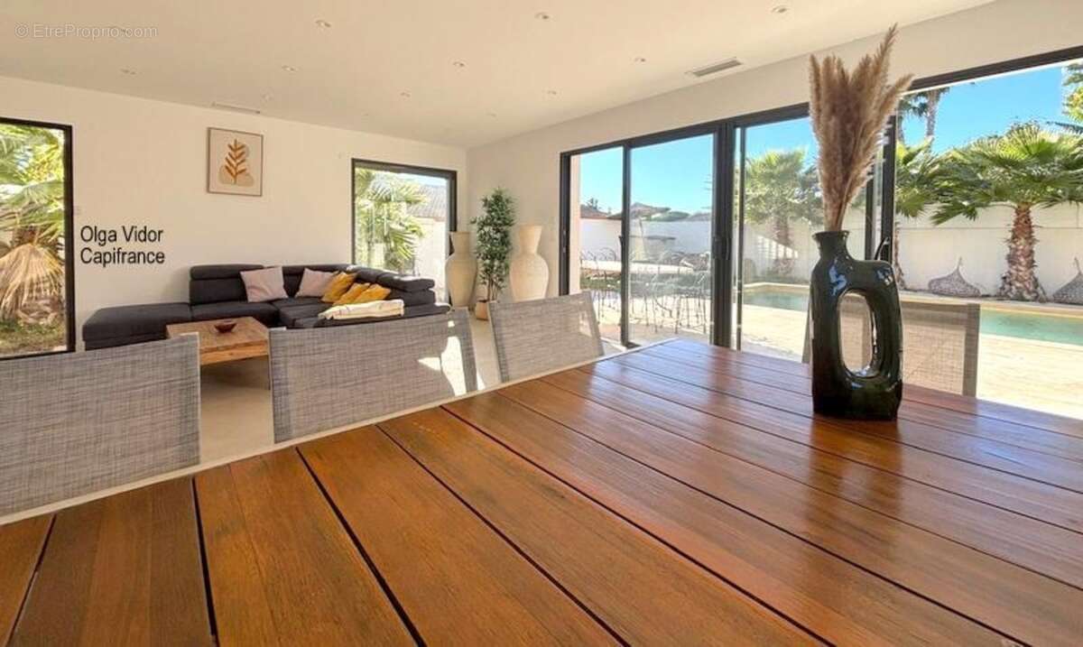 Dpt  (34), à vendre  GRAU D'AGDE  villa P6  195 m² avec piscine, garage, suites parentales - photo 5
