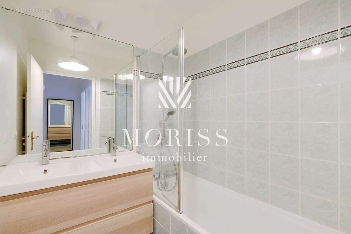 Appartement à COURBEVOIE