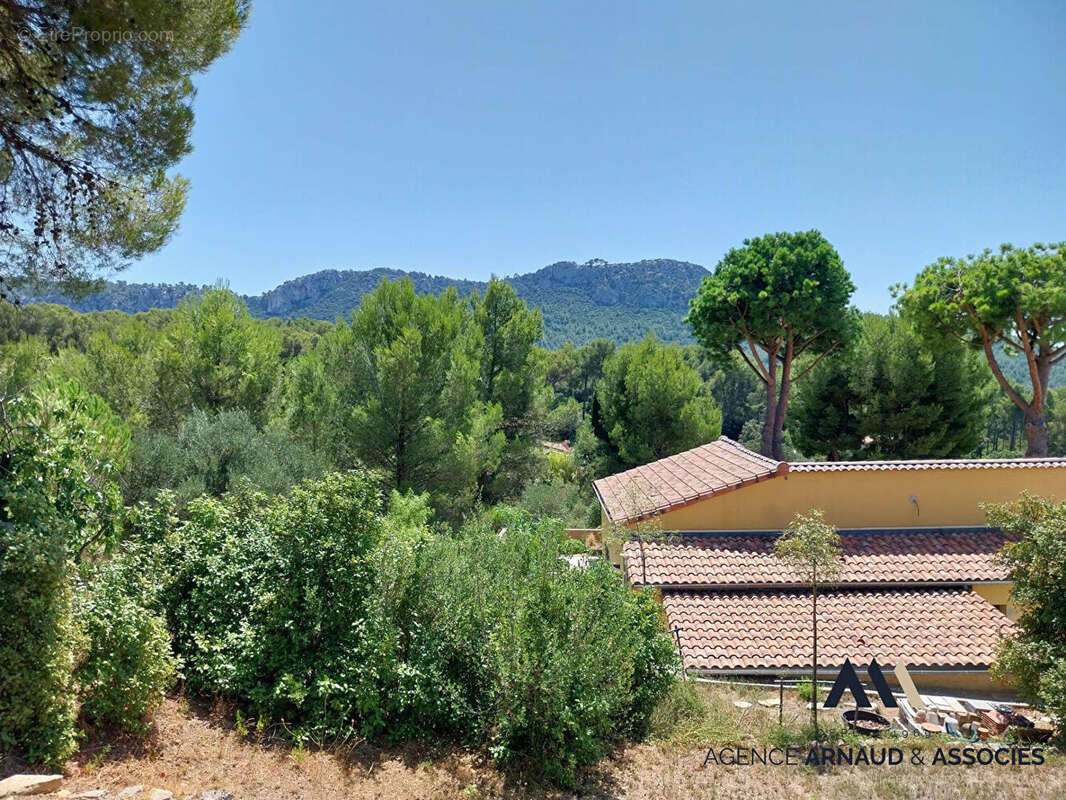 A saisir : Terrain à bâtir au Castellet - photo 2