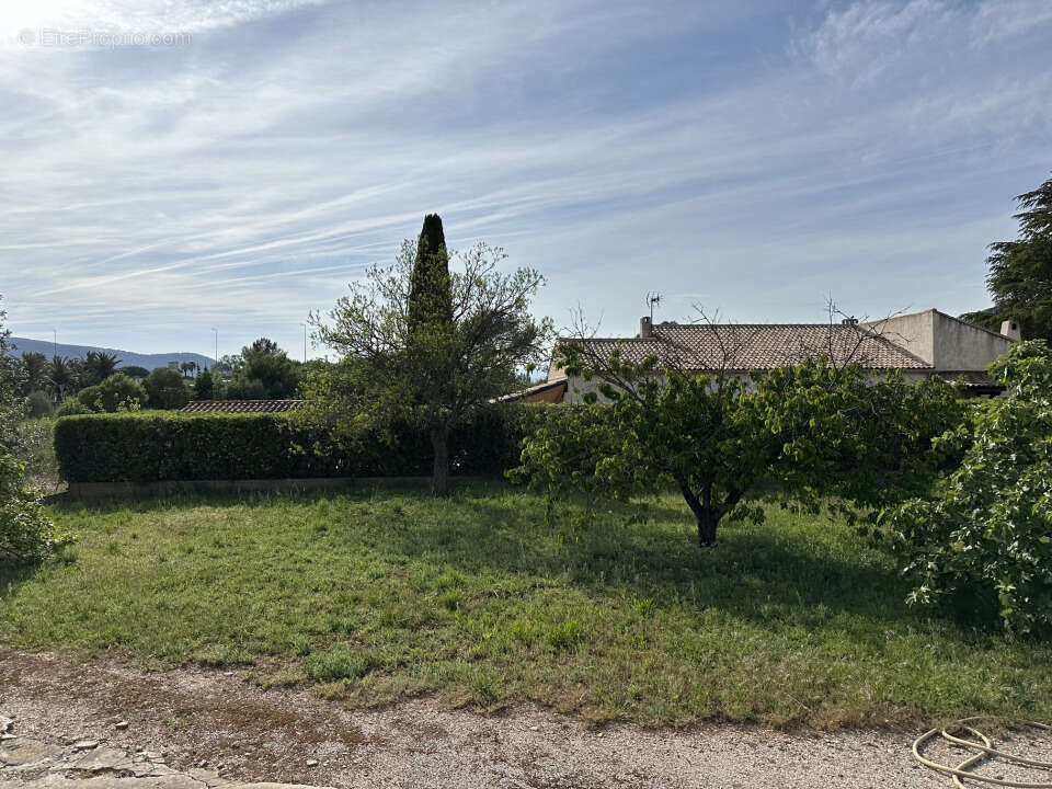 Terrain à HYERES