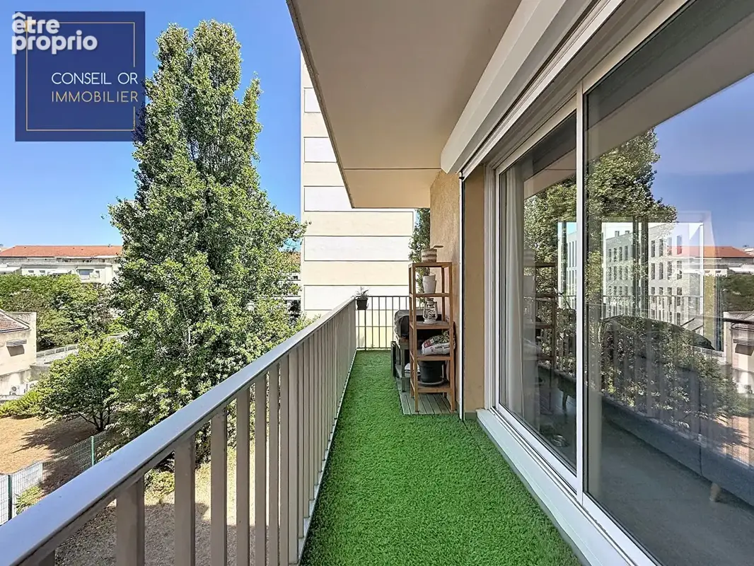 T3 - 69 m2 - 2 chambres - balcon - parking et cave - photo 14