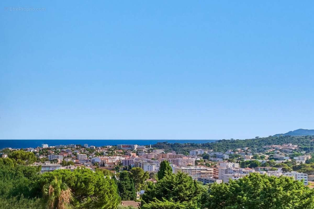 Appartement à LE CANNET