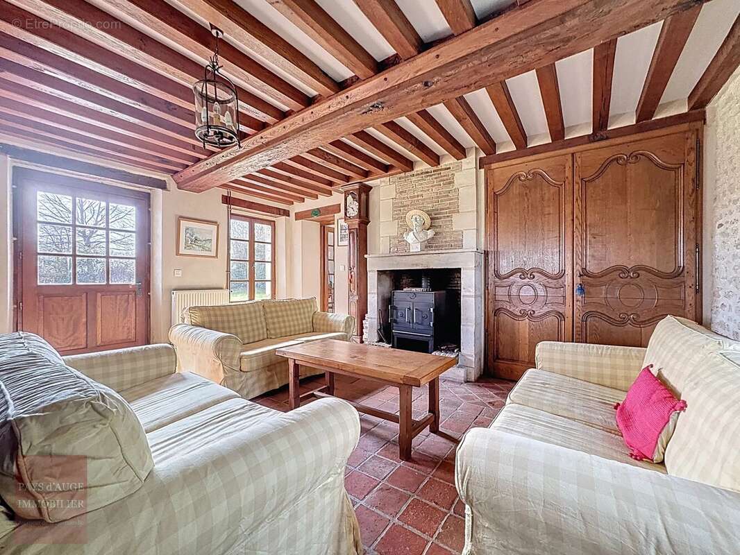 Maison à SAINT-PIERRE-SUR-DIVES