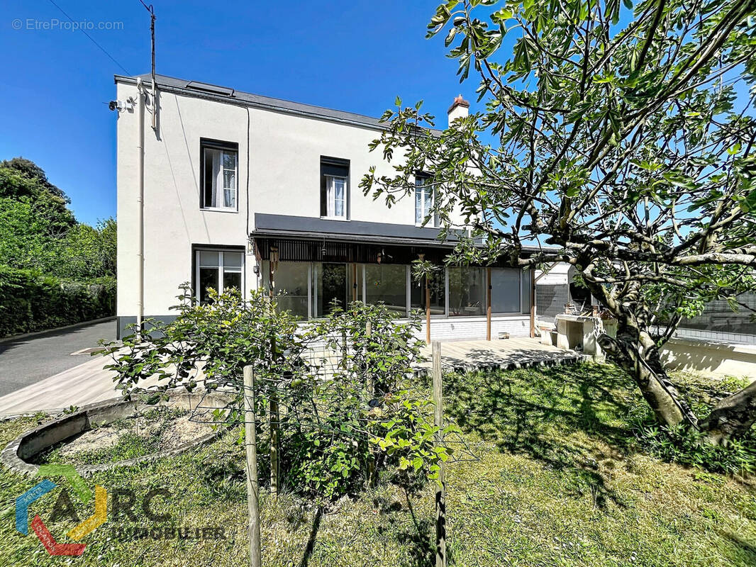 Maison à LA CHAPELLE-SAINT-MESMIN