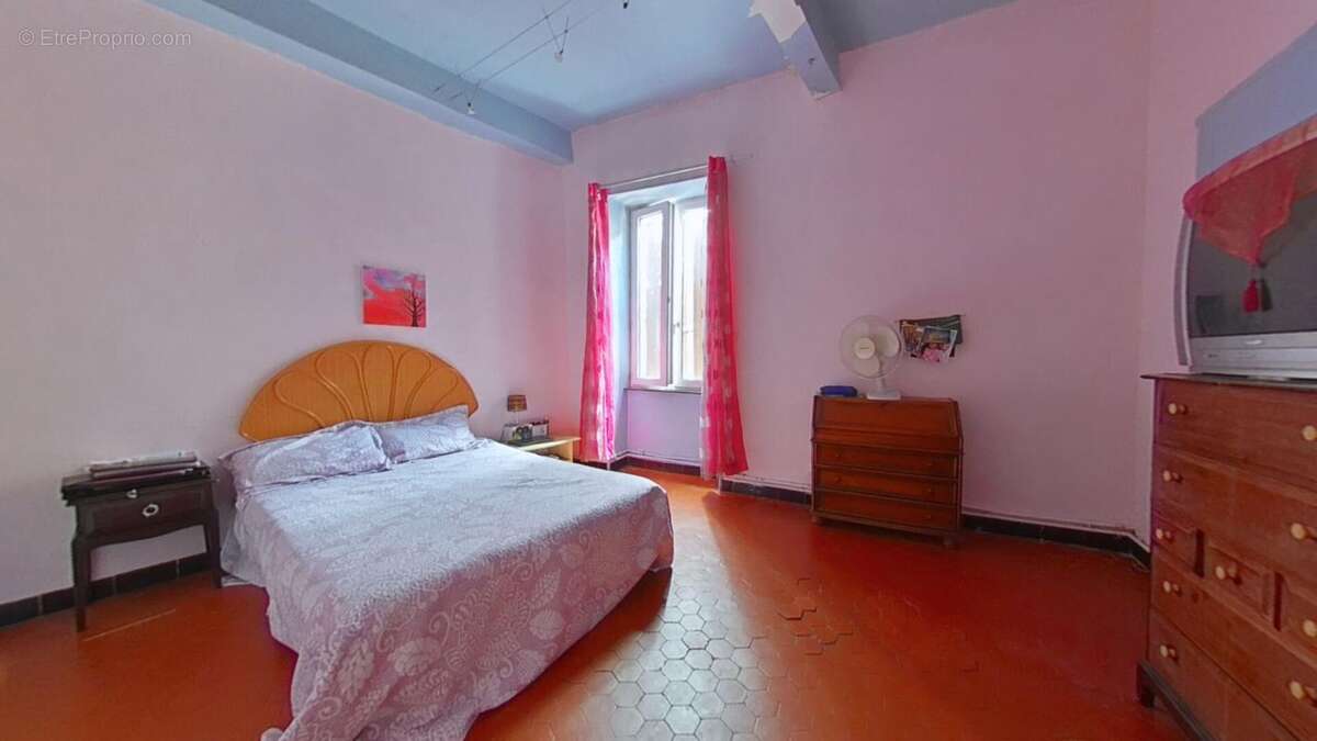 Maison à OUVEILLAN