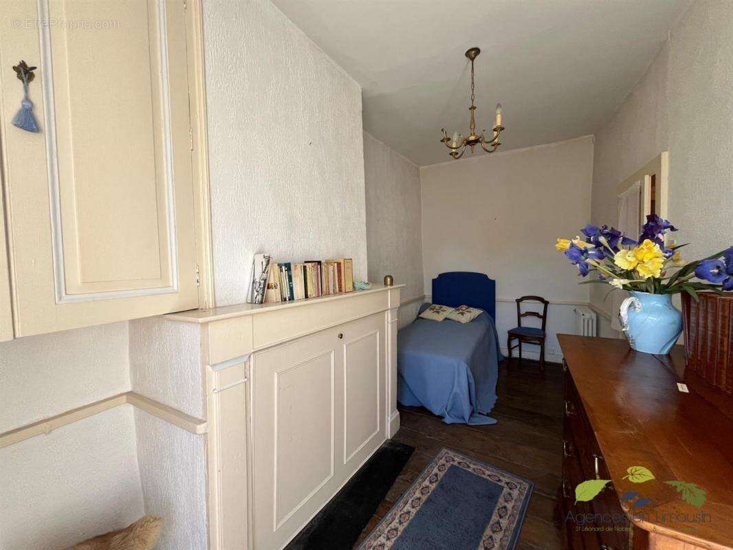 Maison à SAINT-LEONARD-DE-NOBLAT