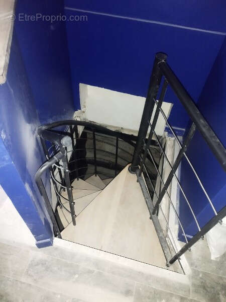 Commerce à PARIS-6E