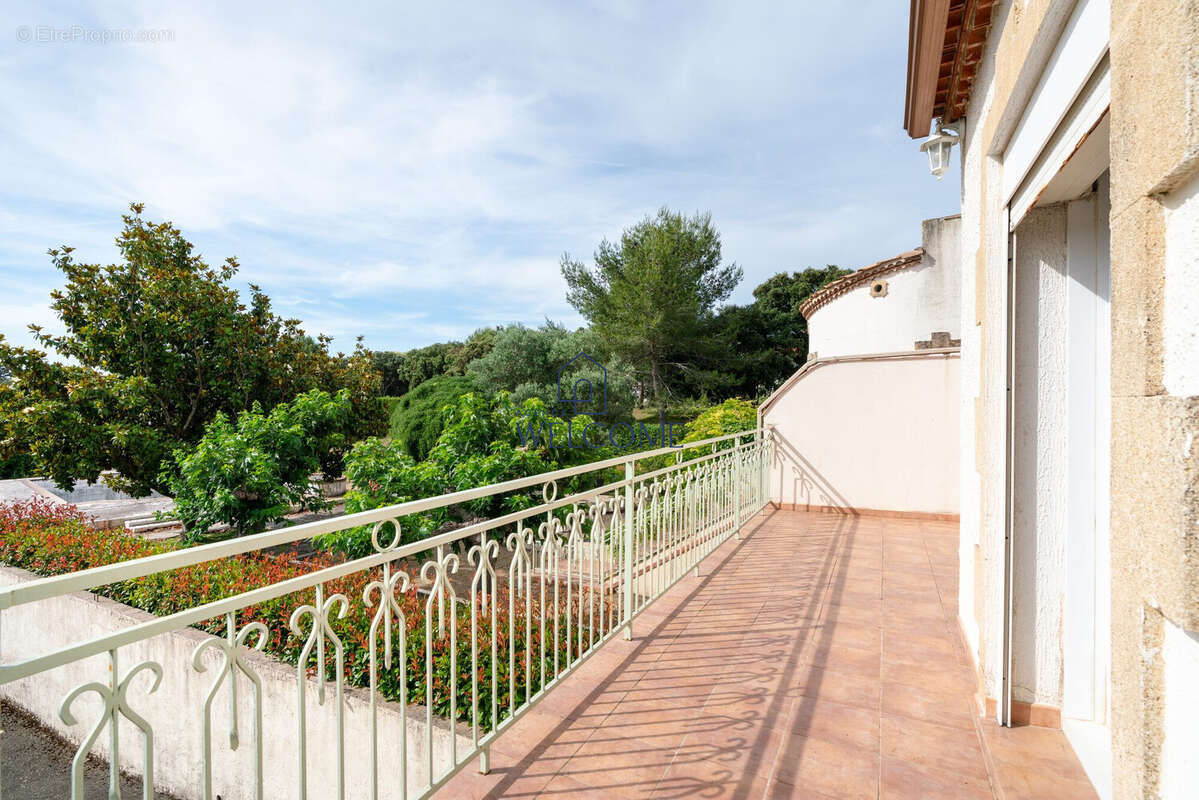 Appartement à UCHAUD