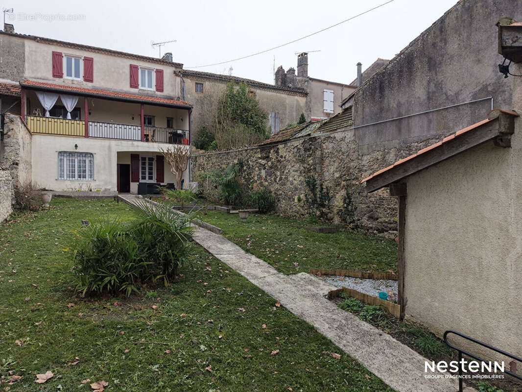 A Vendre Maison en pierre entièrement rénovée de 86 m² avec jardin et dépendances au coeur de Mézin - photo 13