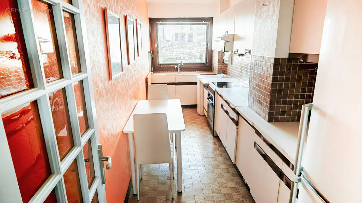 Appartement à COURBEVOIE